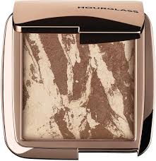 Hourglass Ambient Lighting Bronzer – Radiant Bronze Light creates a soft, diffused glow, perfect for olive skin