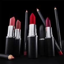 MAC Lipstick offers expertly curated shades for fair, light, medium, and deep olive beauties. Matte, satin & amplified finishes with rich pigment.